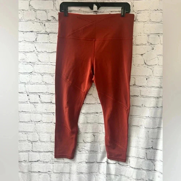 Athleta High Rise Stealth TruCool Perforated Capri Leggings Deep Red Size Large - Picture 1 of 9